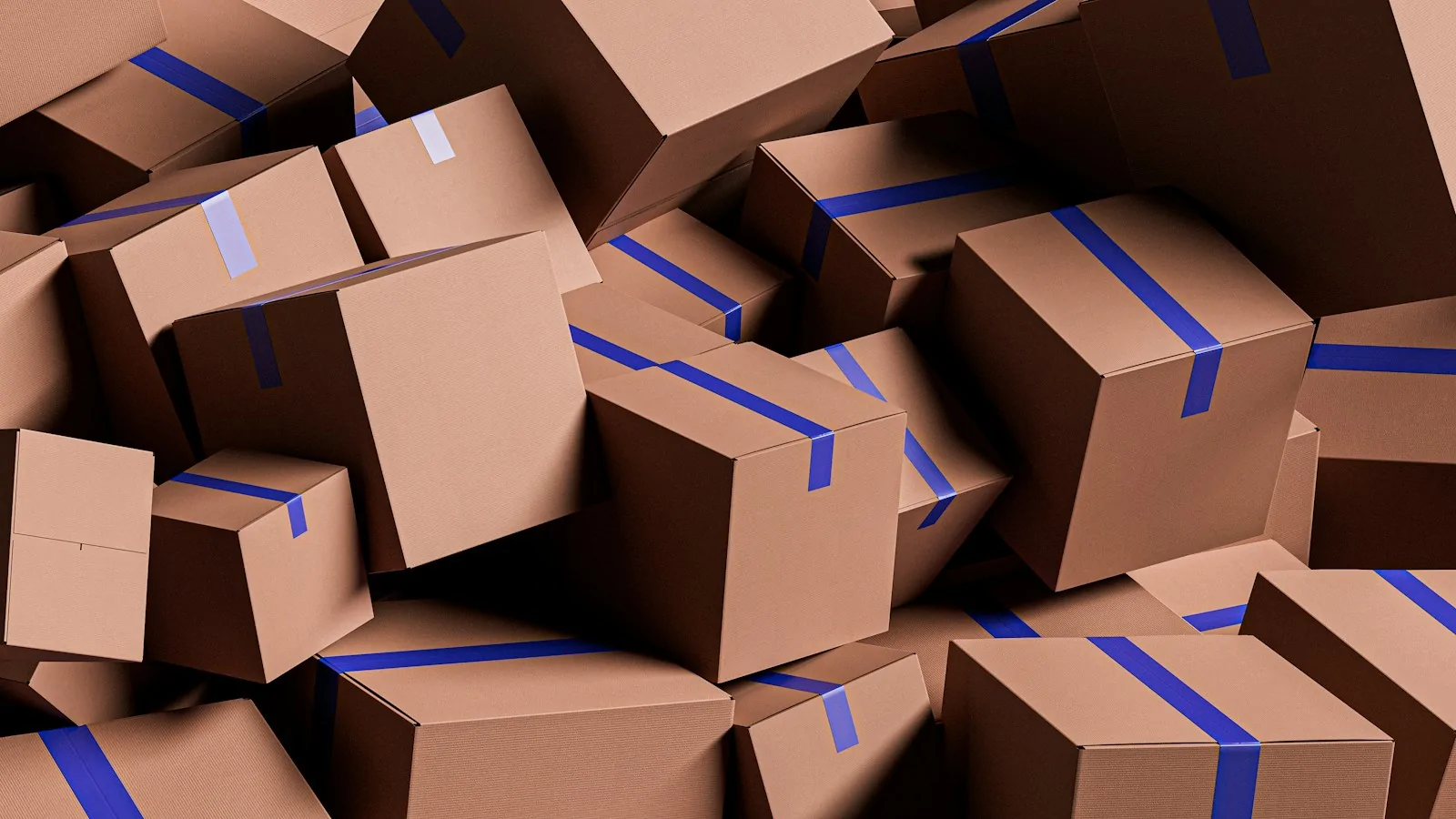 Cajas de cartón selladas y listas para enviar los pedidos de una tienda online